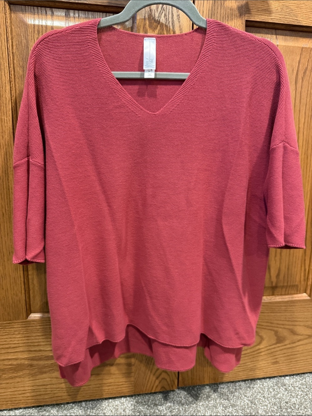 MarlaWynne Rosewood V-Neck Short Sleeve Tee size M